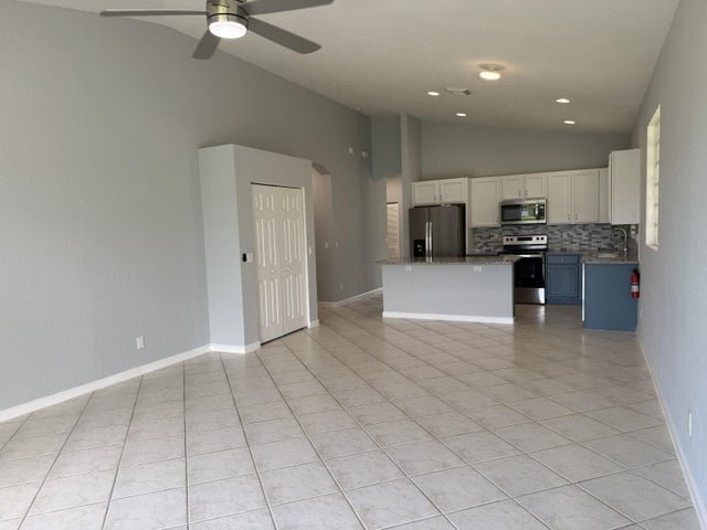 Building Photo - 9084 Silver Glen Way