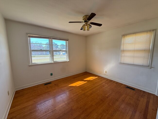 Building Photo - 106 Hawthorne Dr