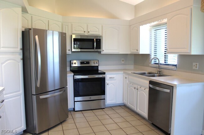 Building Photo - 16561 Heron Coach Way