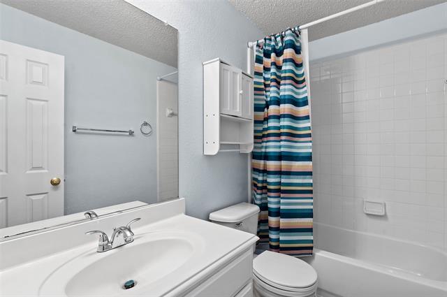 Building Photo - 316 Leameadow Dr