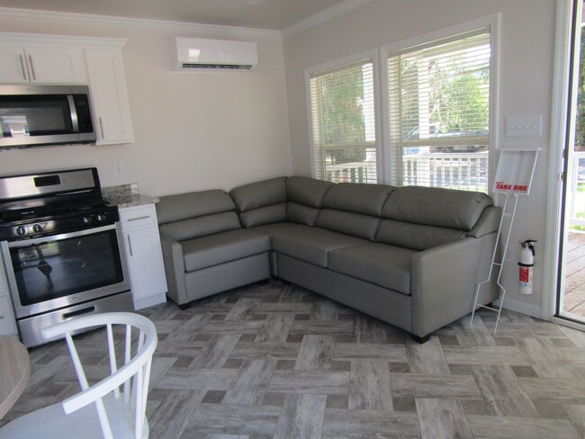 Building Photo - 361 Oak Harbor Camp