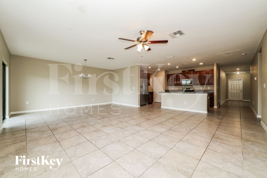 Building Photo - 9632 Sage Creek Dr