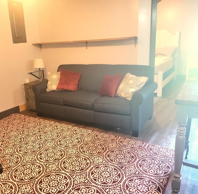 Building Photo - 209 E Main St