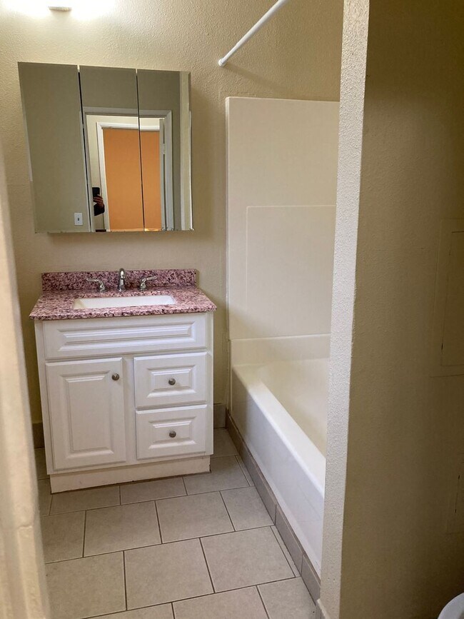 Building Photo - Discover Your New Home in the Kenton Neigh...