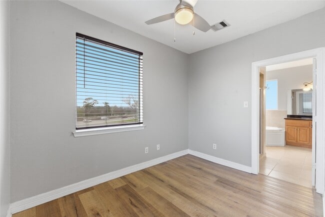 Building Photo - 408 Eichwurzel Ln