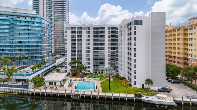 Building Photo - 1391 S Ocean Blvd