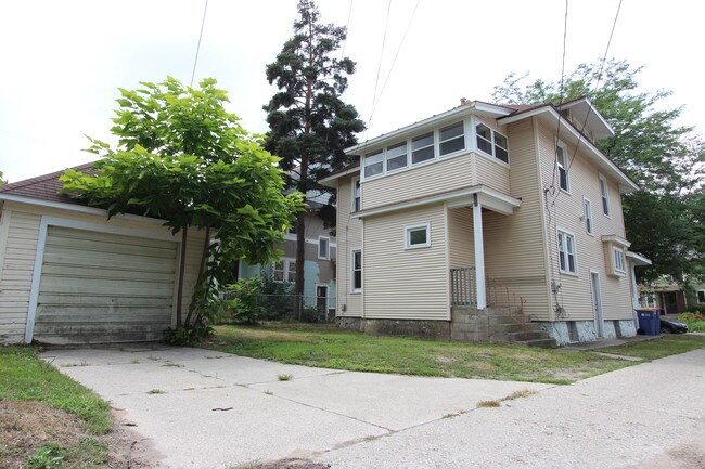 Building Photo - 548 Giddings Ave SE