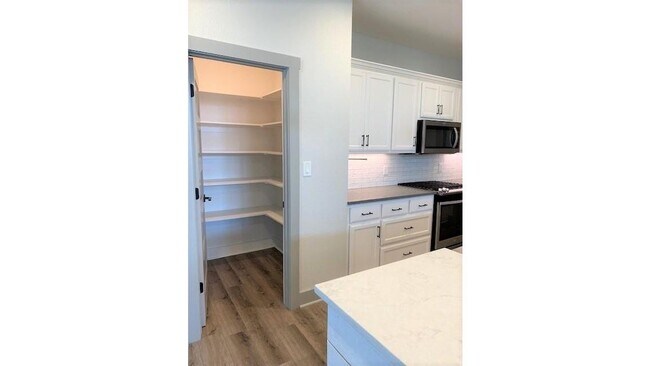 Building Photo - 405 Carneros Dr