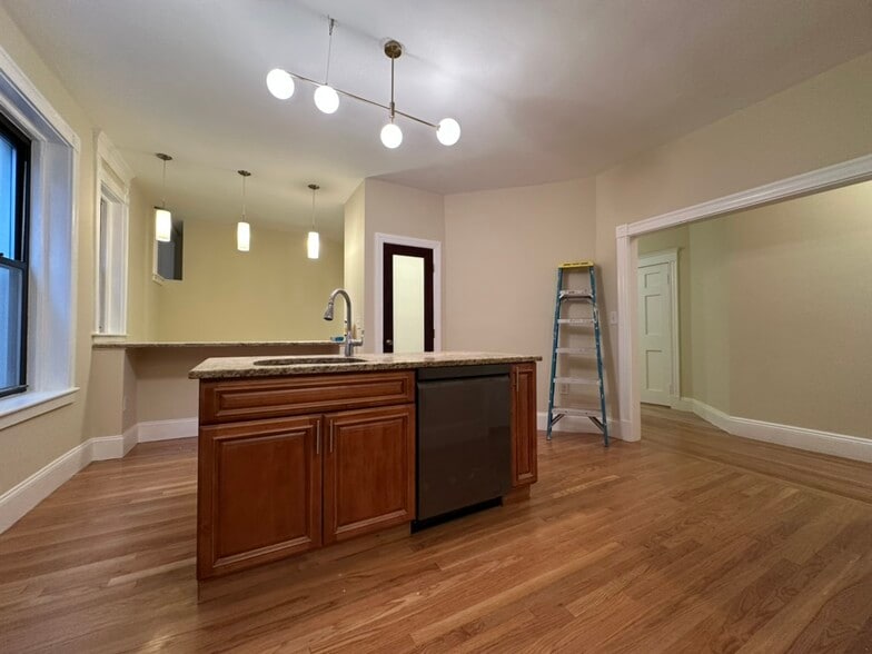 Building Photo - 184 Saint Paul St