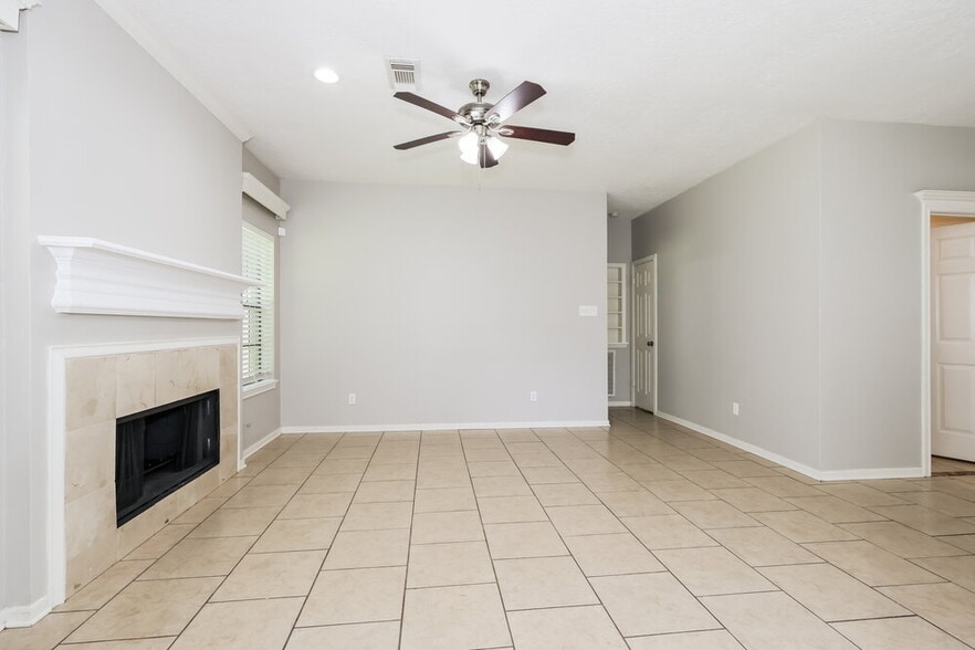 Building Photo - 4535 Echo Falls Dr