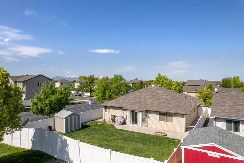 Building Photo - 702 Durham Dr
