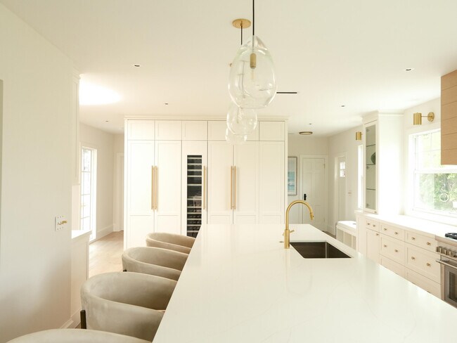 Building Photo - 1017 Tamarind Rd