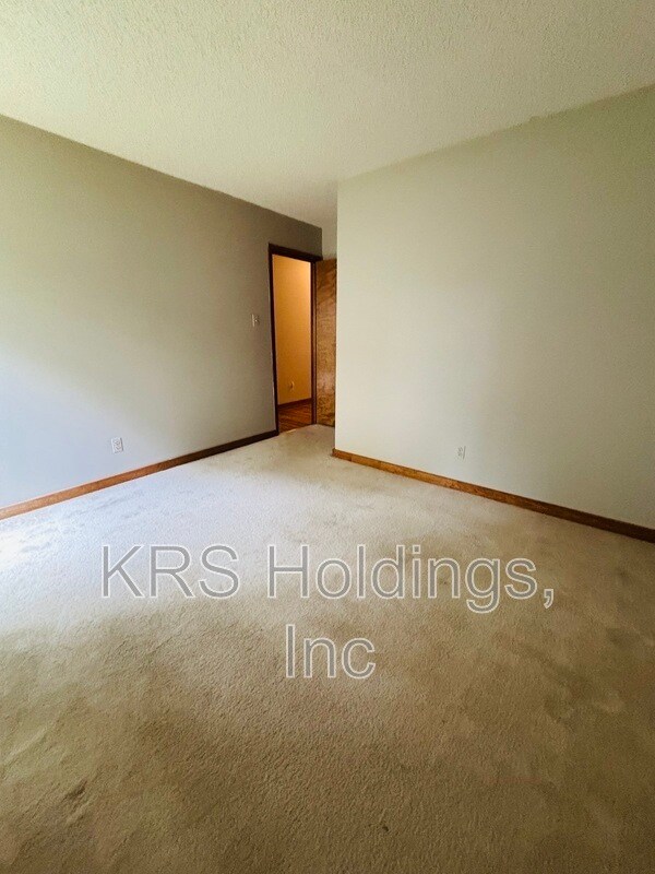 Building Photo - 8416 Summit Acres Dr