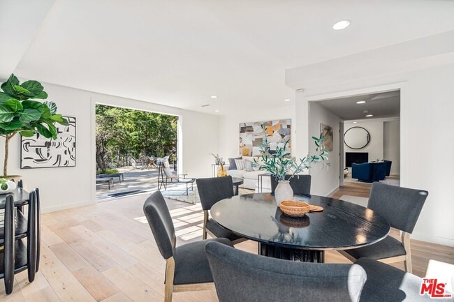 Building Photo - 7560 Devista Dr