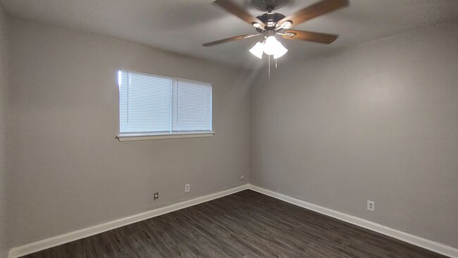 Building Photo - Northeast San Antonio 2 Bedroom 1 Bath Duplex