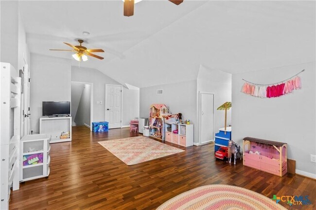 Building Photo - 6037 Country Club Dr