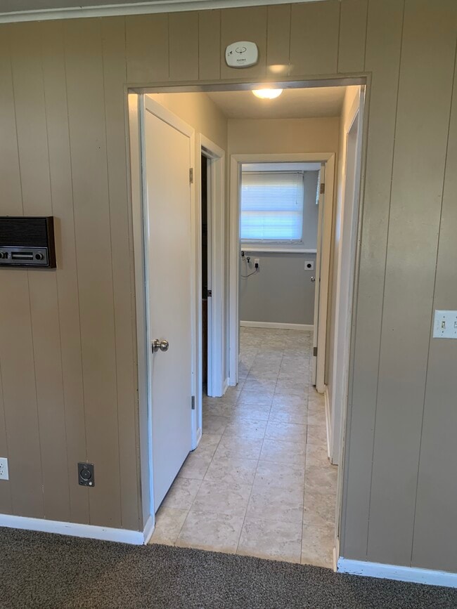 Building Photo - 1424 Town Hall Rd