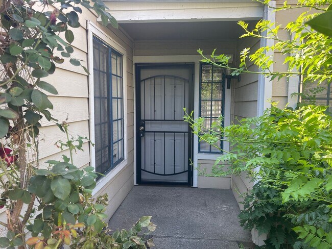 Building Photo - 2br/2ba condo with attached garage