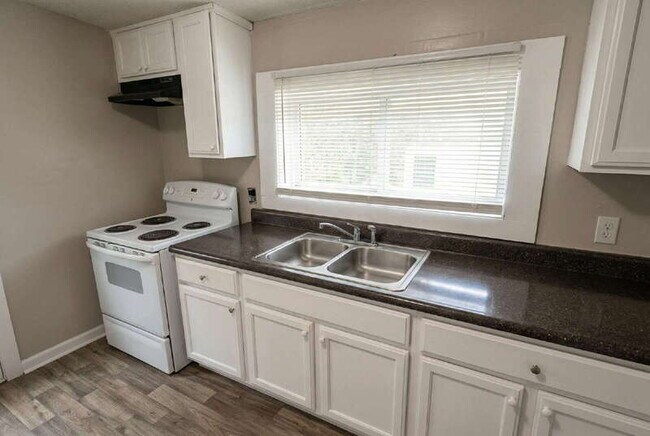 Building Photo - 218 Irving Ave