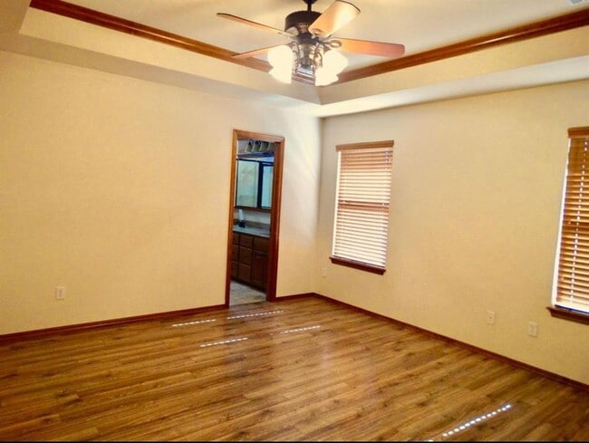 Building Photo - 566 W Alamo Ct Way