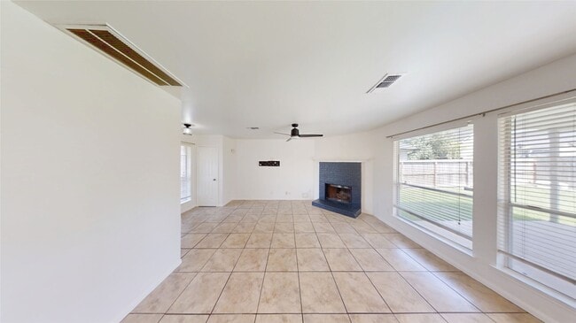 Building Photo - 19946 Sycamore Valley Dr