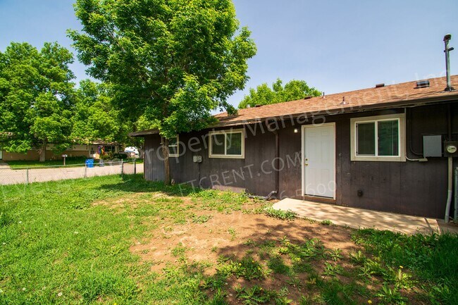 Building Photo - 2439 Clearview Ave