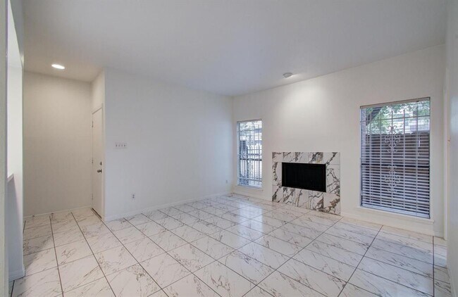Building Photo - 1818 Augusta Dr