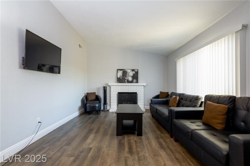 Building Photo - 2120 Wagonwheel Ave