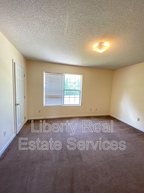 Building Photo - 1100 Pineland Ave
