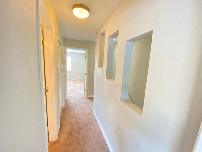 Building Photo - Beautiful 2/1.5 Condo in Orlando! New Carpet!