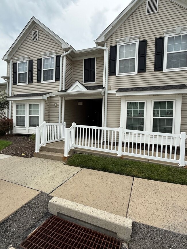 Primary Photo - 2 Bedroom in Ivy woods - Ross Township