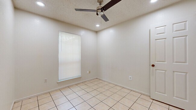Building Photo - 2603 Lu Cir