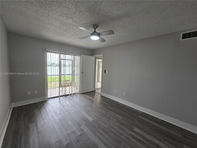 Building Photo - 1400 Jefferson Dr