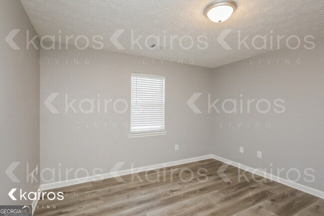 Building Photo - 365 Deer Park Dr