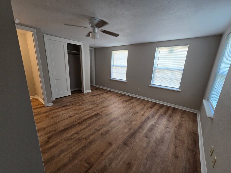 Building Photo - 2307 Elm Ave