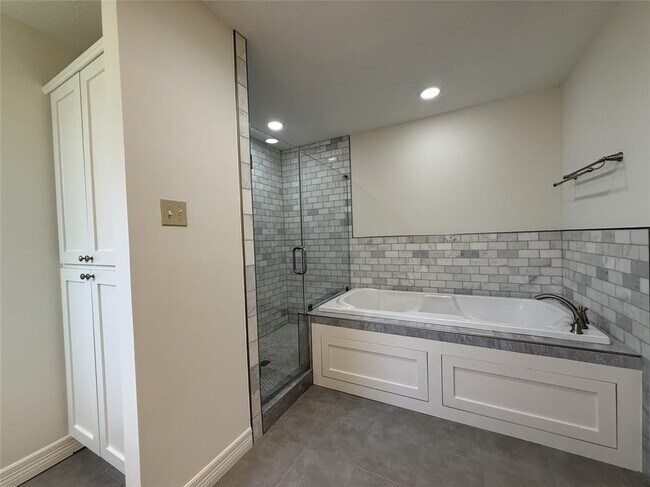Building Photo - 5007 Shady Nook Ct