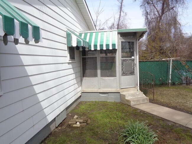 Building Photo - 1618 N Locust St