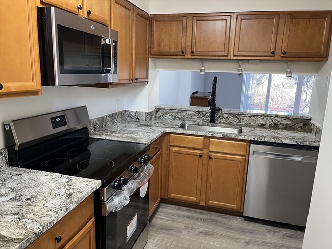 Building Photo - 37 Highwood Dr