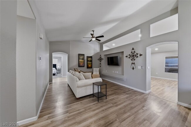 Building Photo - 833 Glitter Glen Ct