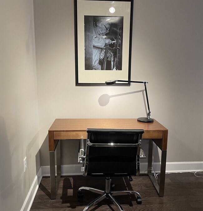 Building Photo - 256 E Main St