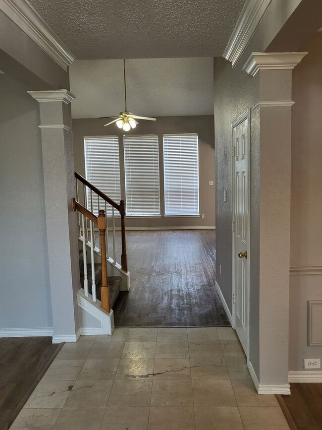 Building Photo - 6411 Clear Pool Dr