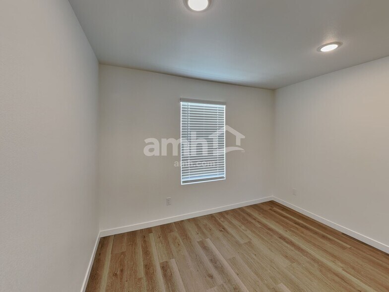 Building Photo - 23532 E 3rd Pl