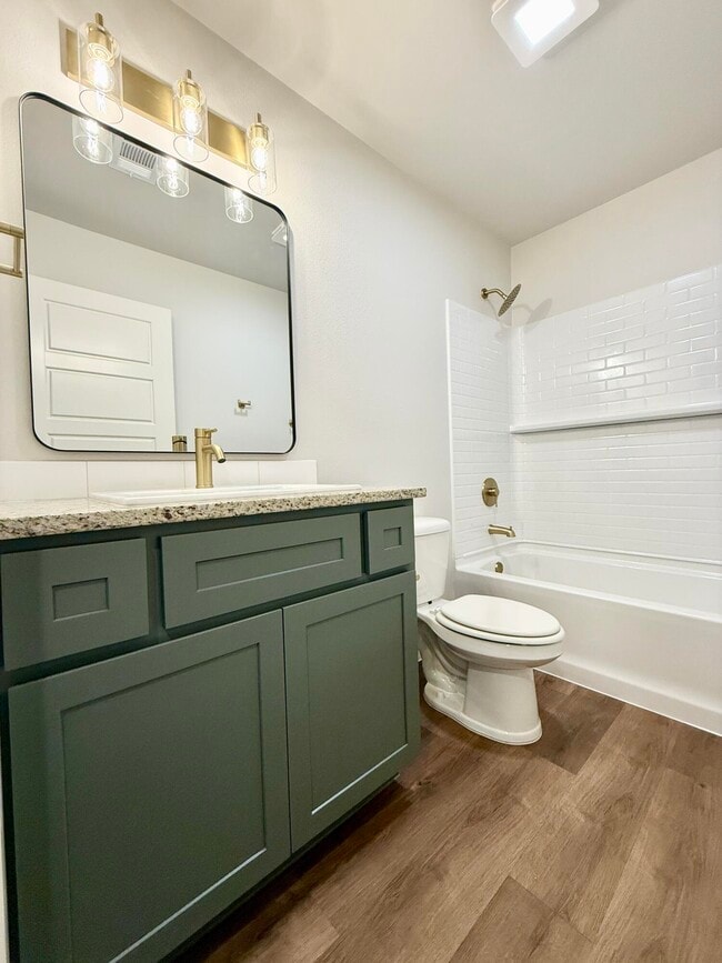 Building Photo - 2119 Langford Ave