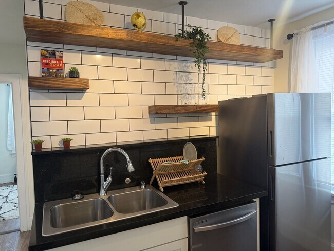 Building Photo - 6611 Kennedy Ave