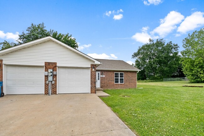 Building Photo - Pioneer Ln Duplex