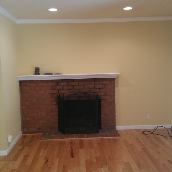 Building Photo - 2221 Homewood Dr