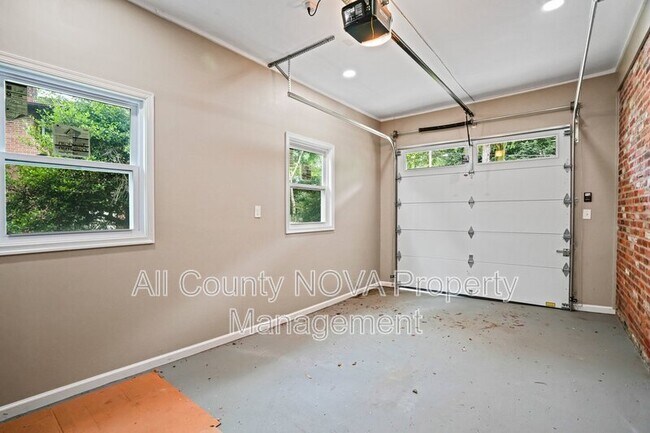 Building Photo - 6428 Earlham Dr
