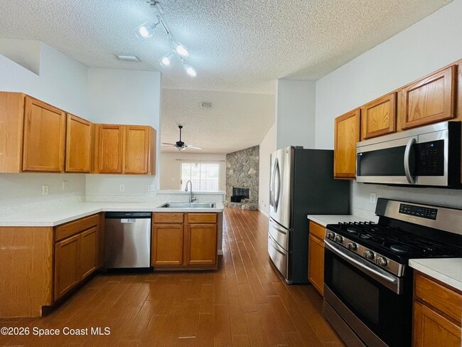 Building Photo - 829 Honeysuckle Dr