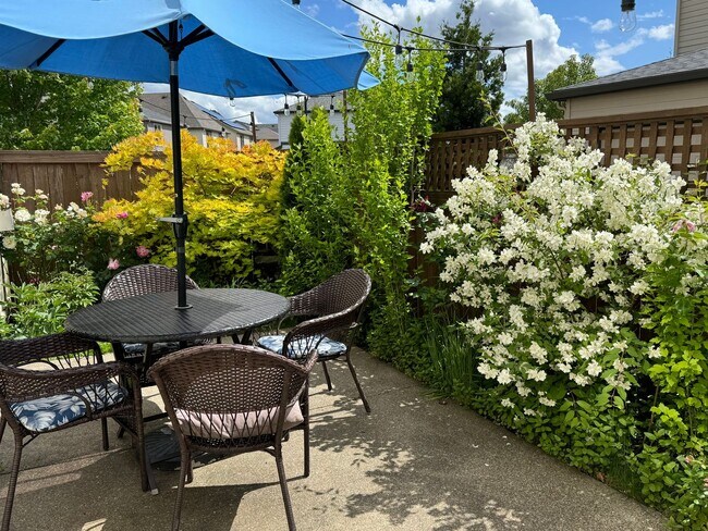 Building Photo - Beautiful 2 story Home in Wilsonville