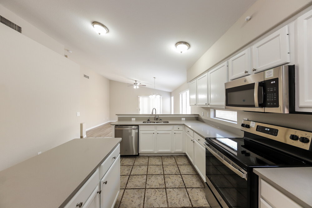 Building Photo - 7418 W Lone Cactus Dr